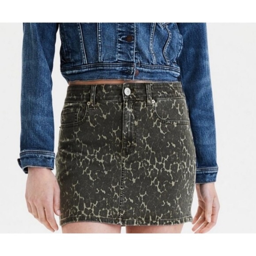 AMERICAN EAGLE Next Level Stretch Hi Rise Mini Camo Denim Skirt Womens 00